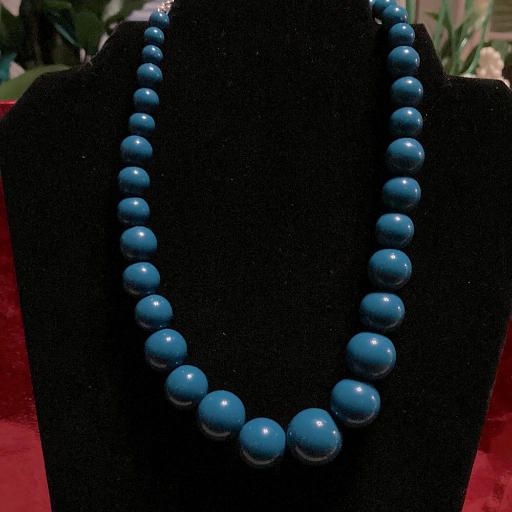 Blue acrylic bead necklace